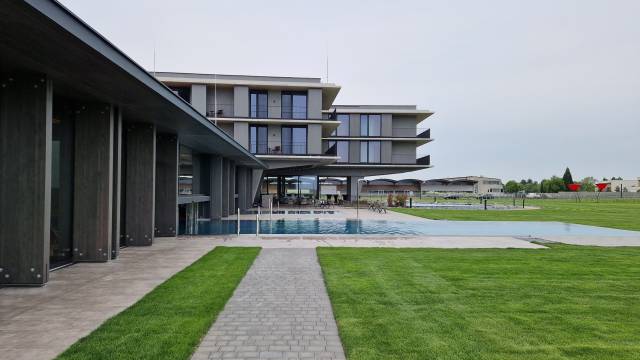Gres dlazby a keramicke platne